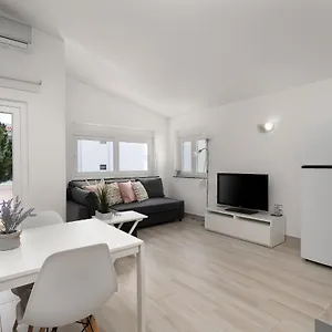 Bright - 5min To The By Lovelystay Apartamento